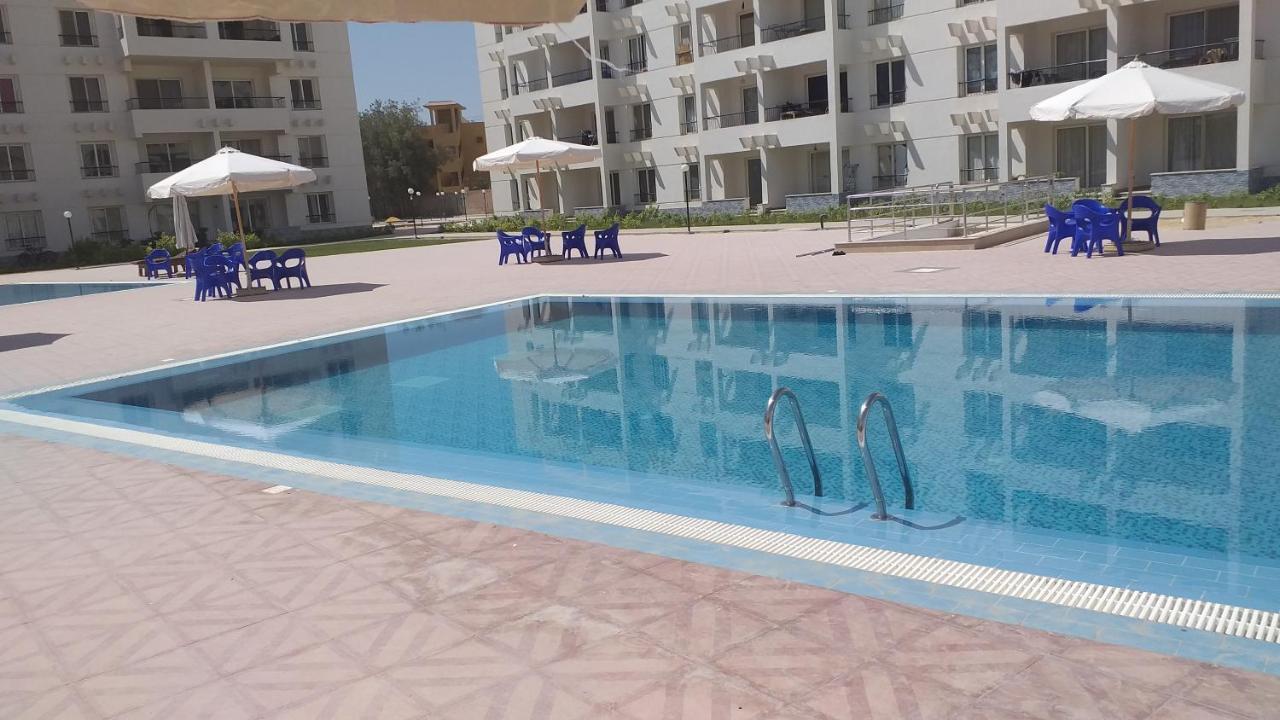 شاليه فرش فندقي بقرية بالميرا بيتش العين السخنه للعائلات ไอน์ ซกนา ภายนอก รูปภาพ
