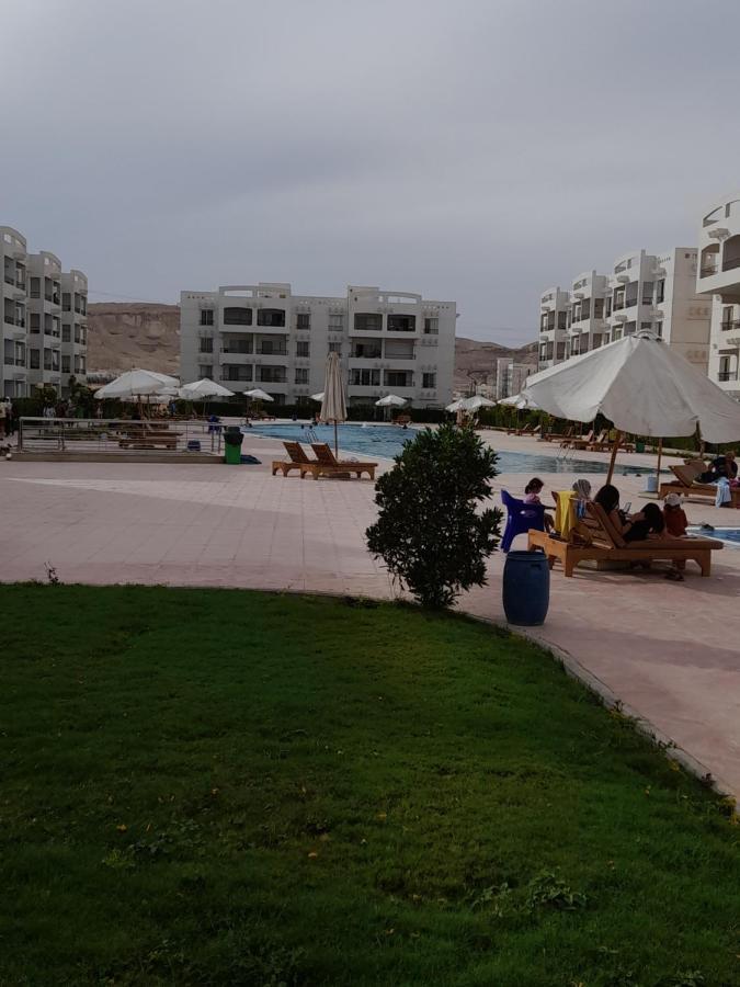 شاليه فرش فندقي بقرية بالميرا بيتش العين السخنه للعائلات ไอน์ ซกนา ภายนอก รูปภาพ